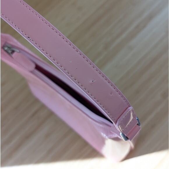 GLYNIT Molly Shoulder Bag in Patent True Pink - Picture 6 of 8